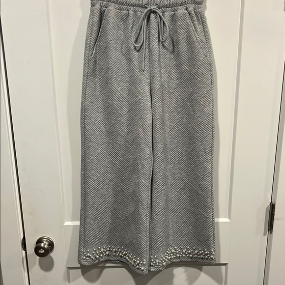 See and Be Seen- Elegant Gray Wide-Leg Boutique Pants - Picture 3 of 7